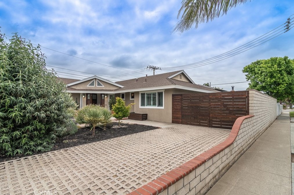 10022 Valley Forge Dr, Huntington Beach, CA 92646-3741