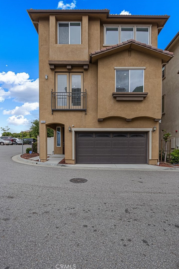 11906 Olive Glen Ln, Los Angeles, CA 90047-5358