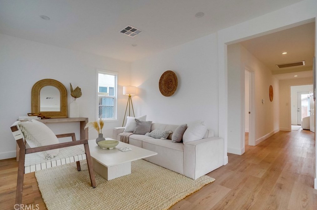 6326 8th Ave, Los Angeles CA  90043-4158 exterior