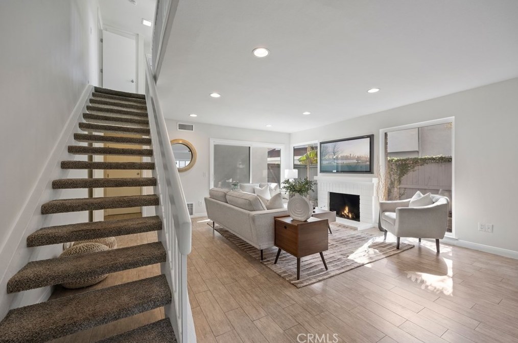 624 Shasta Ln, Costa Mesa, CA 92626-3138