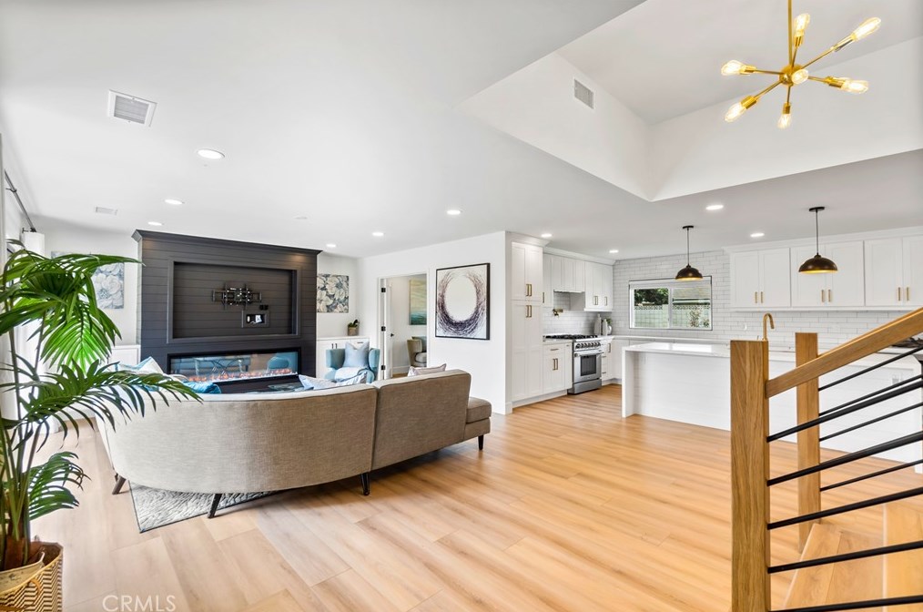 20061 Midland Ln, Huntington Beach CA  92646-4914 exterior