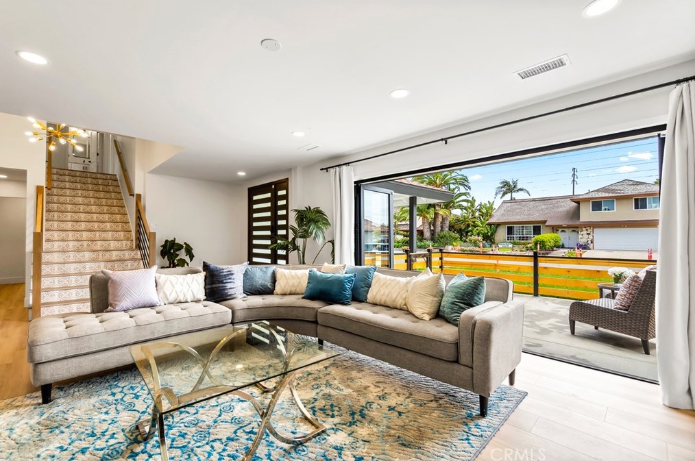20061 Midland Ln, Huntington Beach CA  92646-4914 exterior