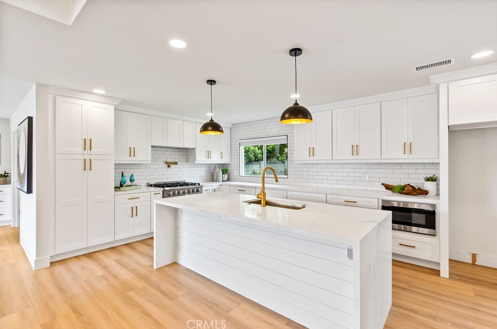 20061 Midland Ln, Huntington Beach CA  92646-4914 exterior