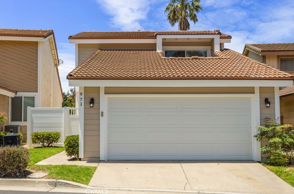 971 S Park Rim Cir, Anaheim, CA 92807