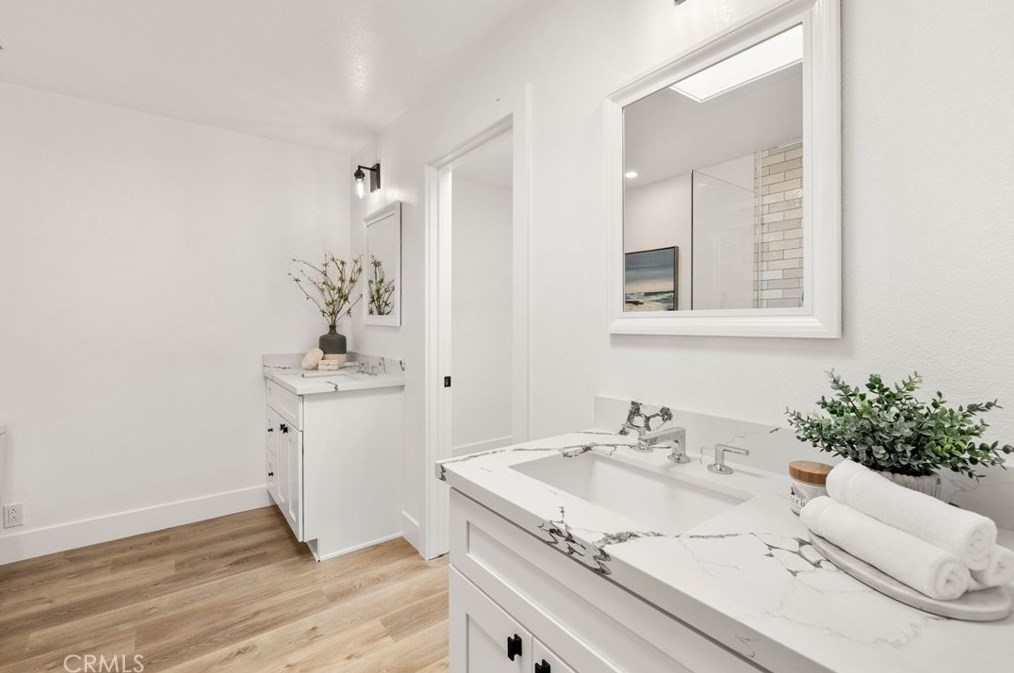 1086 Santa Cruz Cir, Costa Mesa CA  92626-1618 exterior