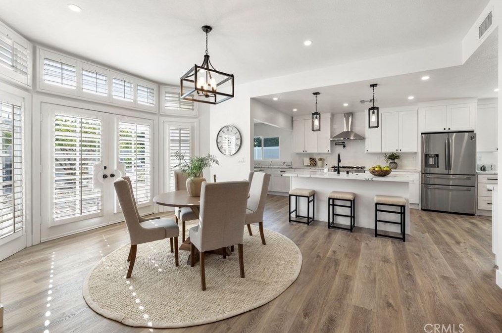 1086 Santa Cruz Cir, Costa Mesa CA  92626-1618 exterior