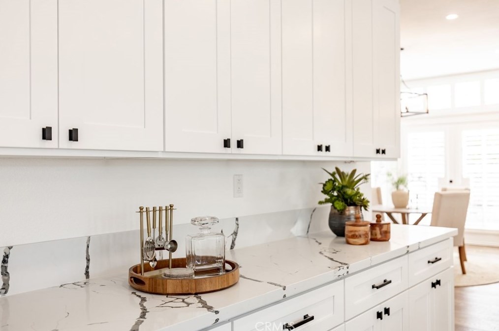 1086 Santa Cruz Cir, Costa Mesa CA  92626-1618 exterior