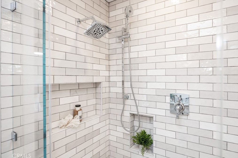 1086 Santa Cruz Cir, Costa Mesa CA  92626-1618 exterior