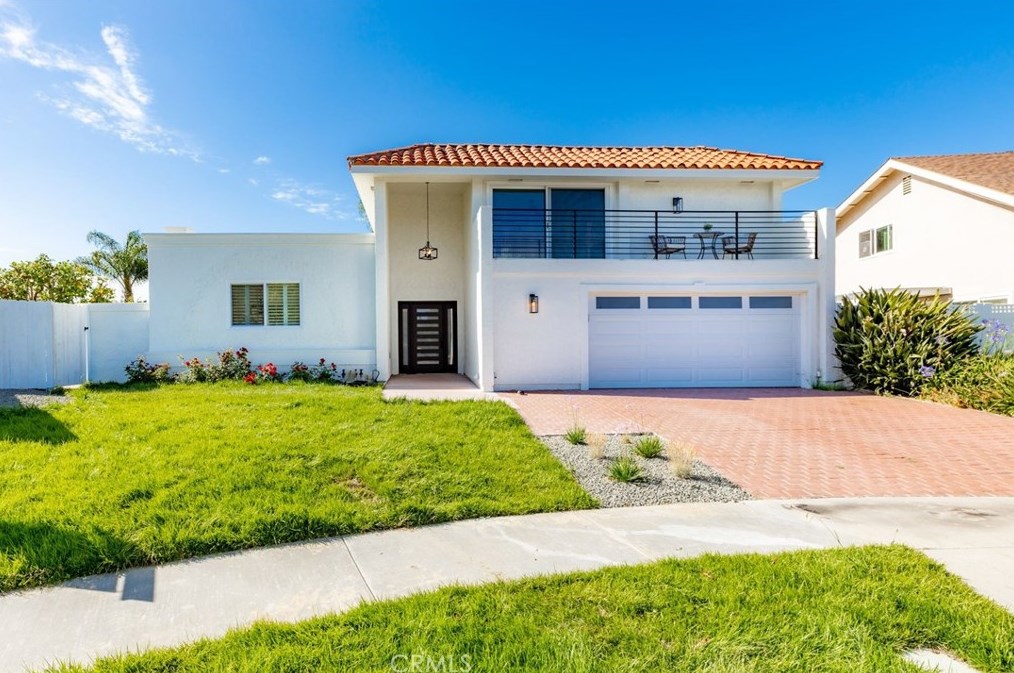 1086 Santa Cruz Cir, Costa Mesa CA  92626-1618 exterior