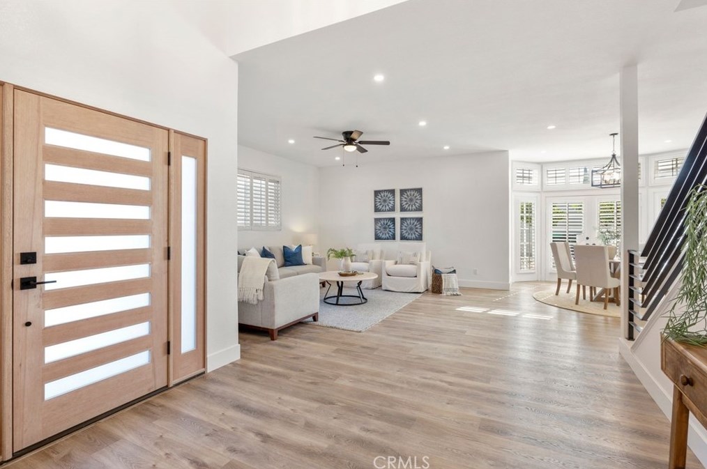 1086 Santa Cruz Cir, Costa Mesa CA  92626-1618 exterior