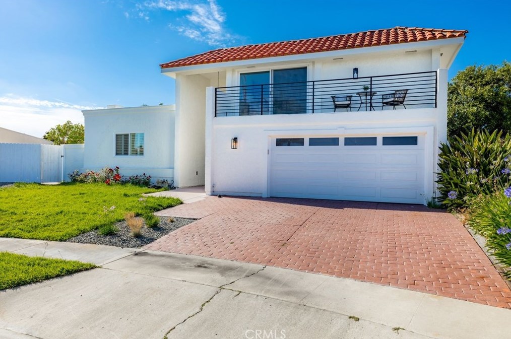 1086 Santa Cruz Cir, Costa Mesa CA  92626-1618 exterior