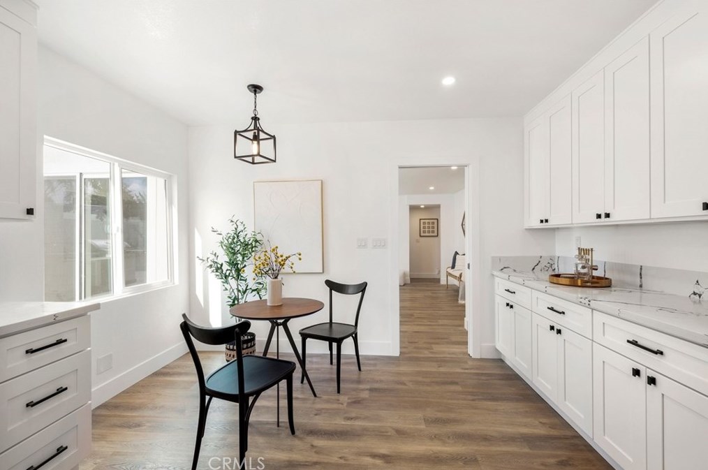 1086 Santa Cruz Cir, Costa Mesa CA  92626-1618 exterior