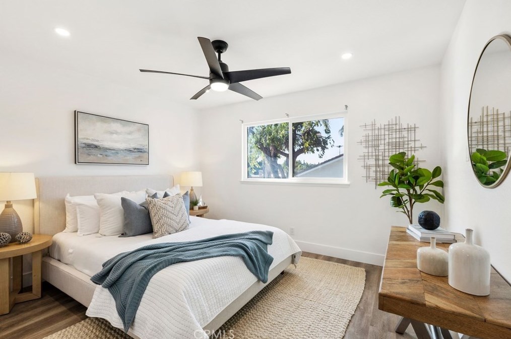 1086 Santa Cruz Cir, Costa Mesa CA  92626-1618 exterior