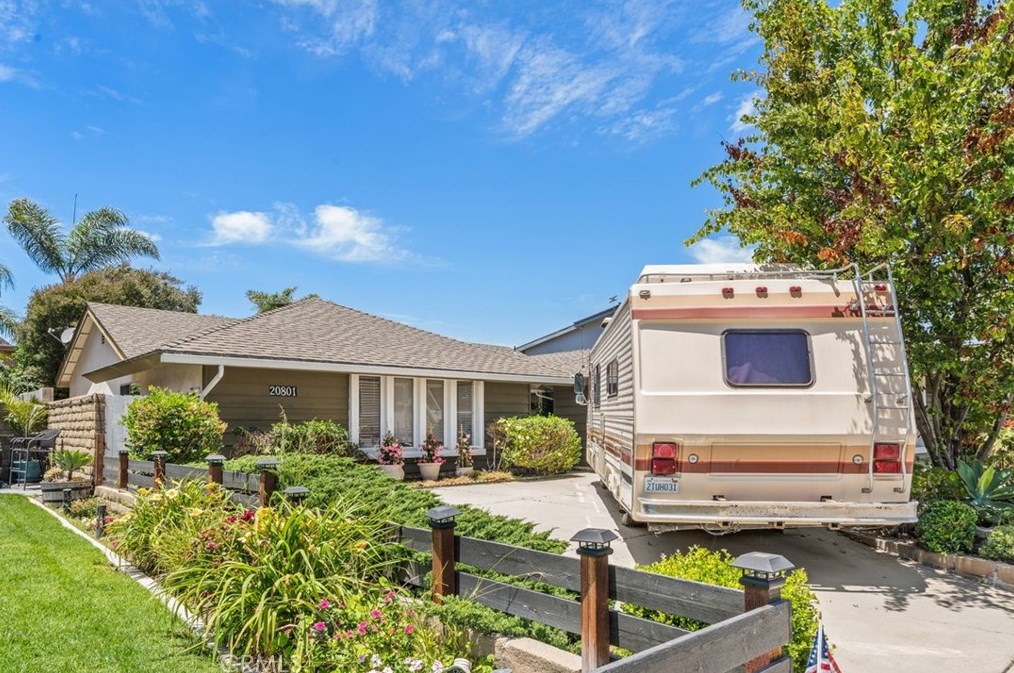 20801 Skimmer Ln, Huntington Beach, CA 92646-6548