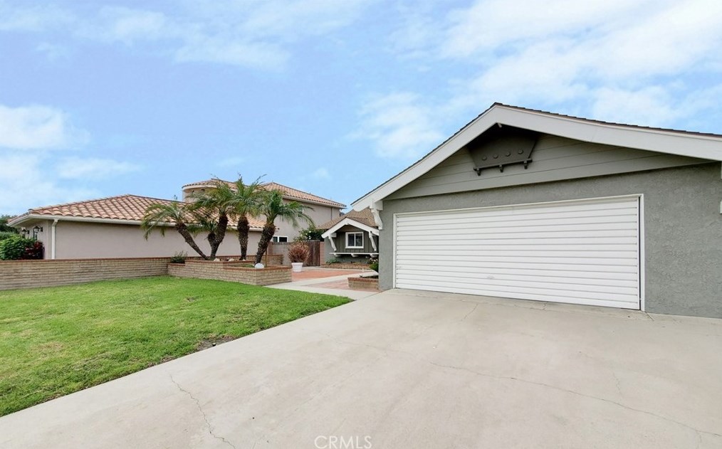 15771 Swan Ln, Huntington Beach, CA 92649-1432