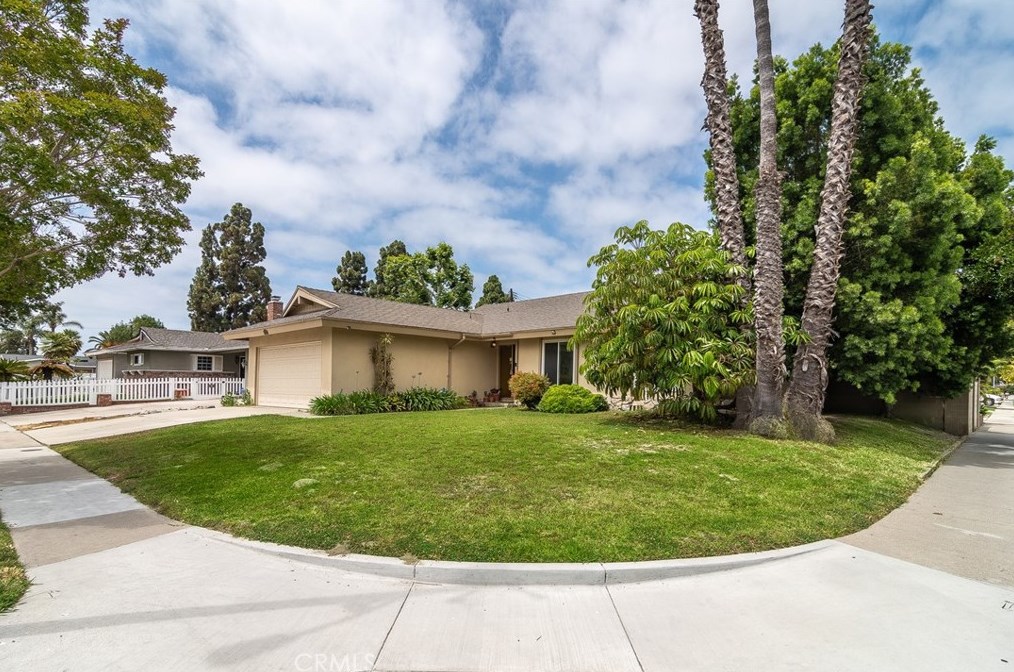 16261 Sher Ln, Huntington Beach, CA 92647-4151
