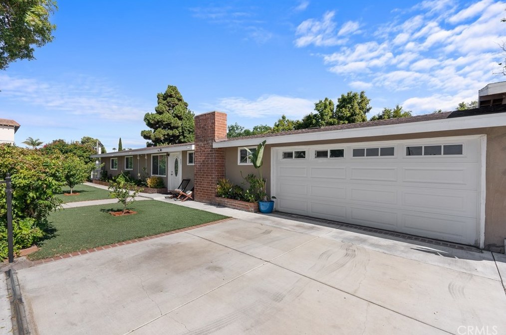 805 Towne St, Costa Mesa, CA 92627