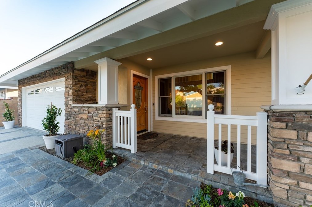 20391 Mooncrest Cir, Huntington Beach, CA 92646-4748