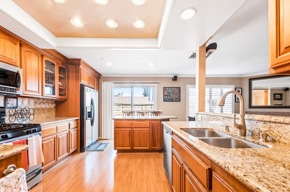 17564 Van Buren Ln, Huntington Beach, CA 92647-6933