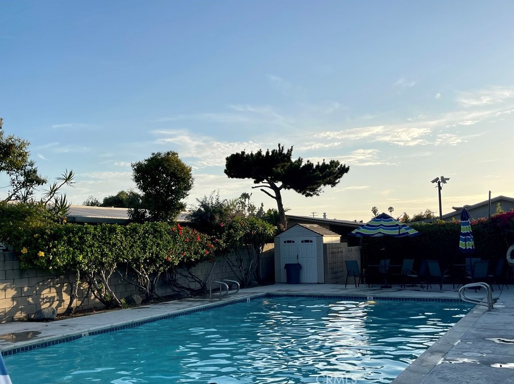 1300 Clinton St, Santa Ana CA  92703-1454 exterior