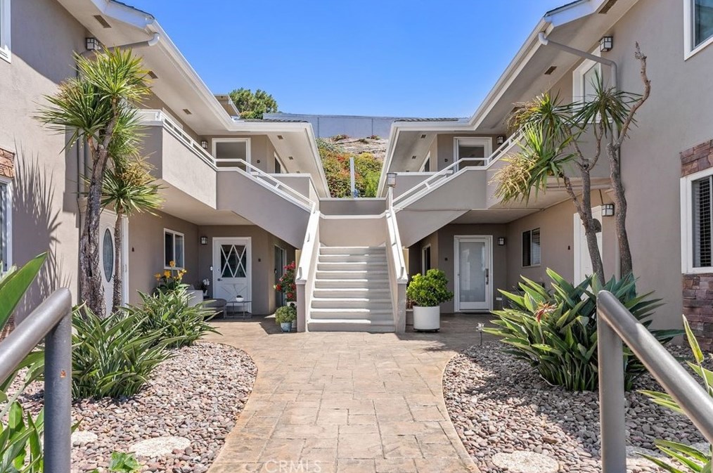 21701 Wesley Dr, Laguna Beach, CA 92651-8114