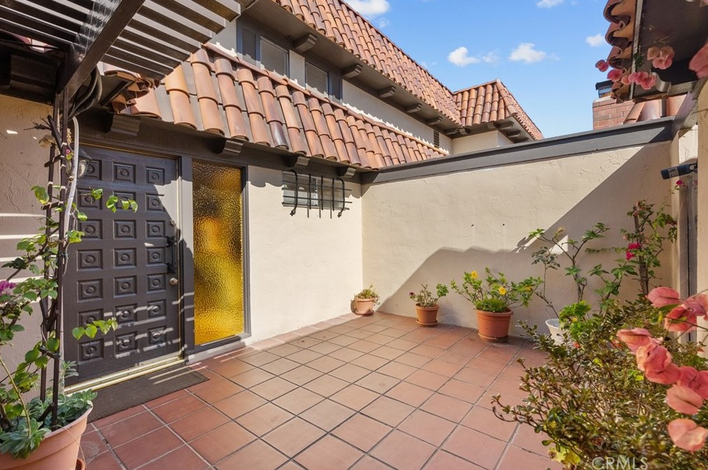 3060 Club House Rd, Costa Mesa, CA 92626-3504