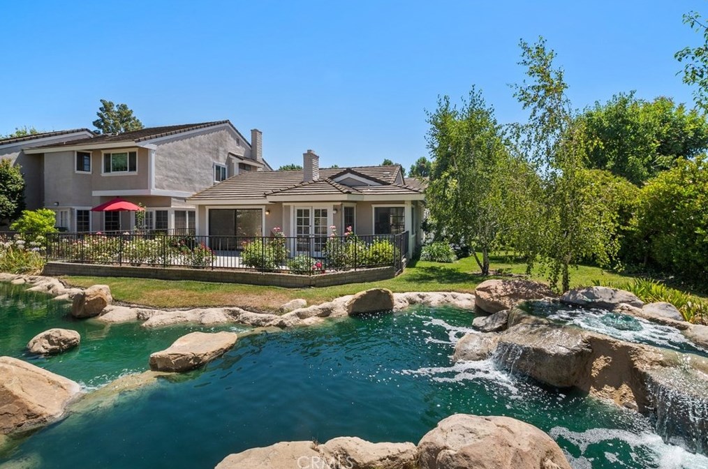 2911 Shadow Brk Ln, Thousand Oaks CA 91361-3208 exterior