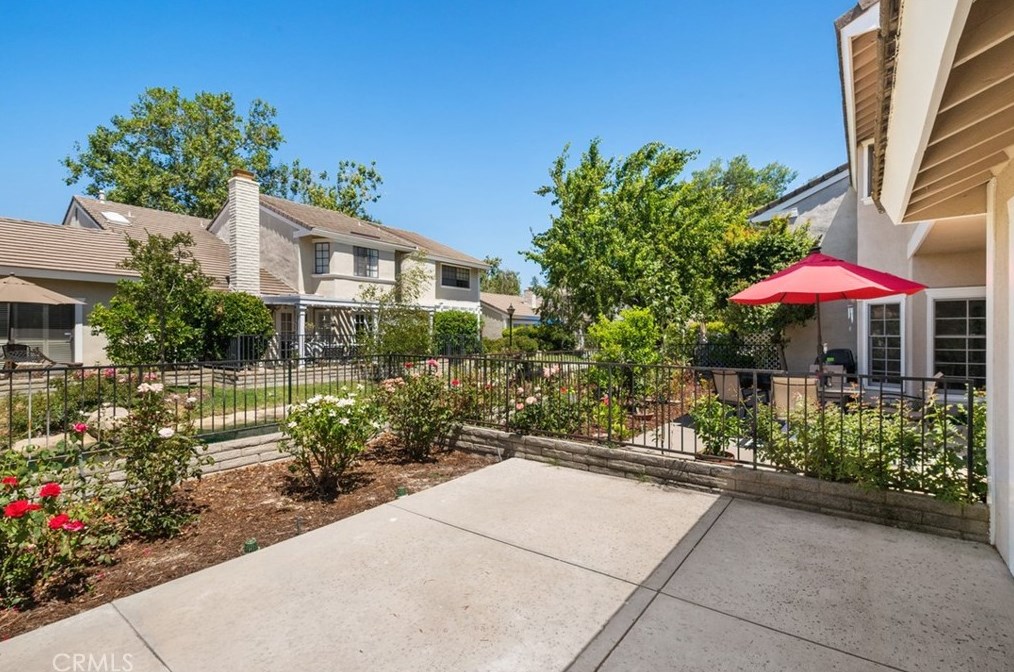 2911 Shadow Brk Ln, Thousand Oaks CA 91361-3208 exterior