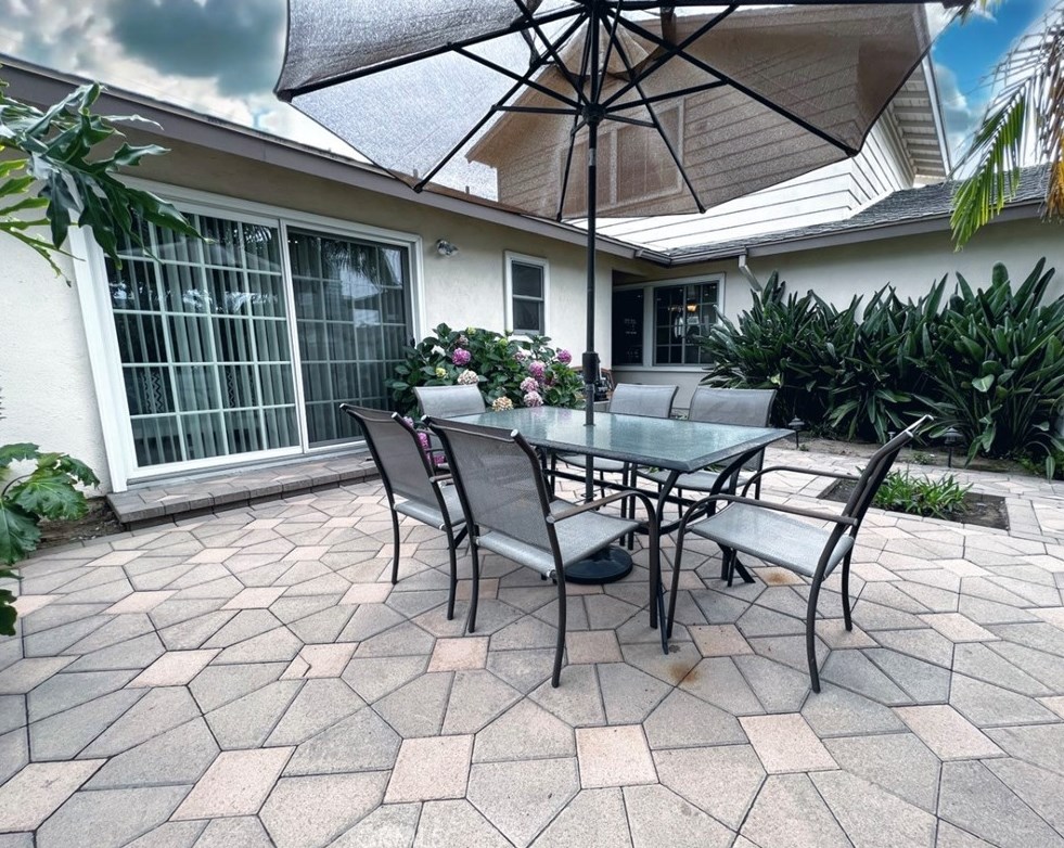 555 Traverse Dr, Costa Mesa, CA 92626-3116