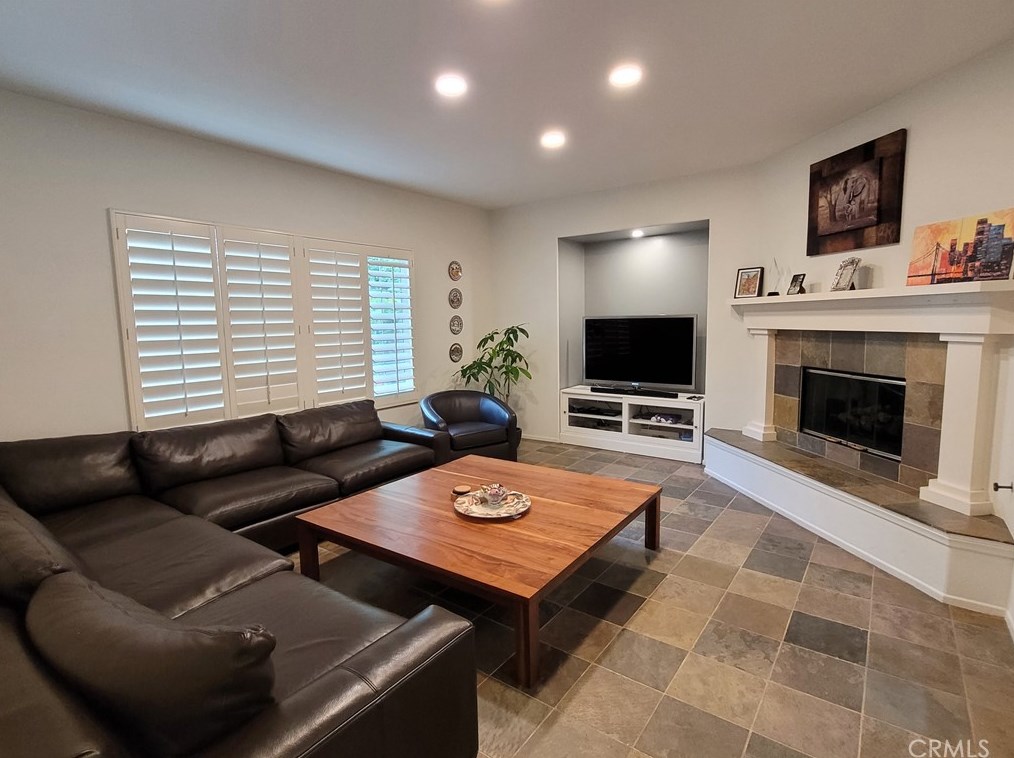 33 Commonwealth, Irvine, CA 92618