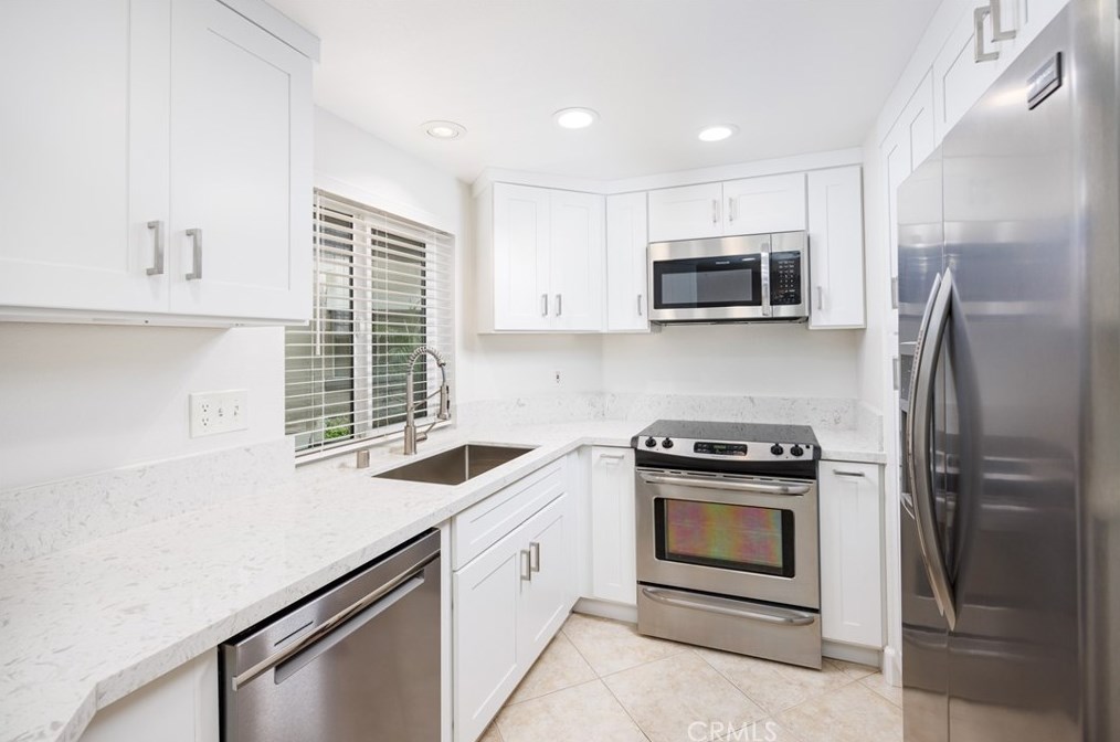 420 Lake St #104, Huntington Beach, CA 92648