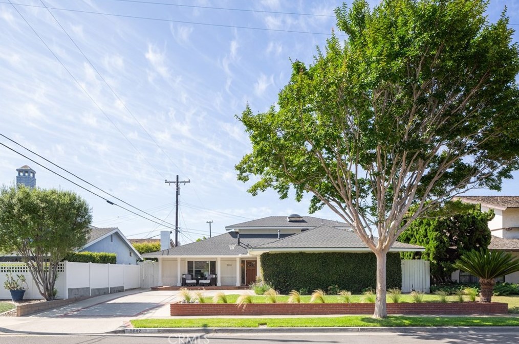 9042 Niguel Cir, Huntington Beach, CA 92646-7842