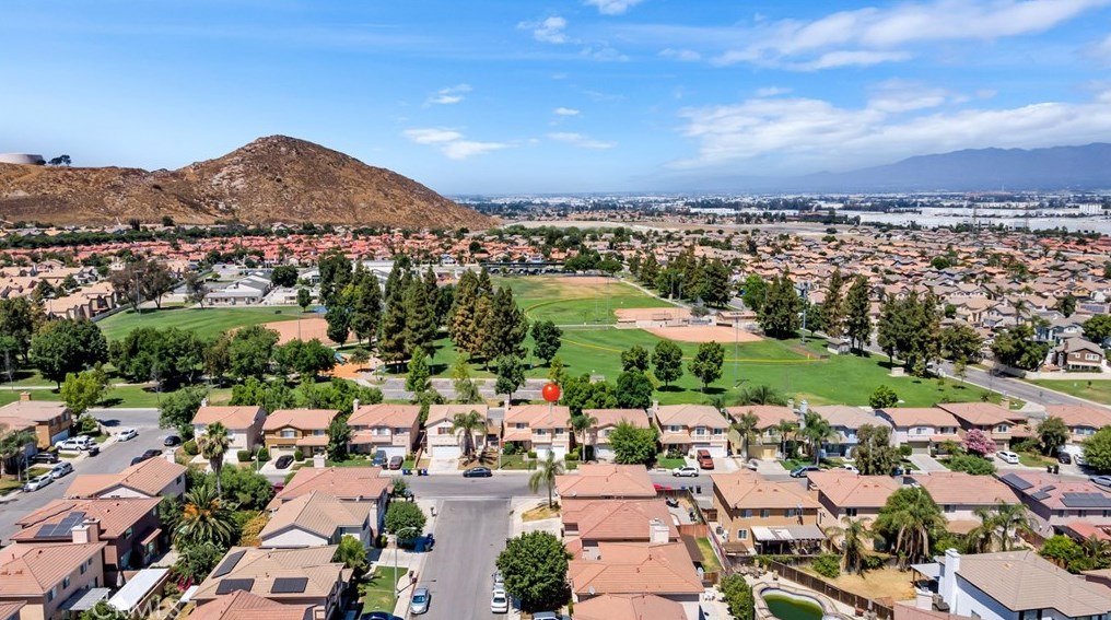 11640 Peacock Ln, Fontana, CA 92337-1091