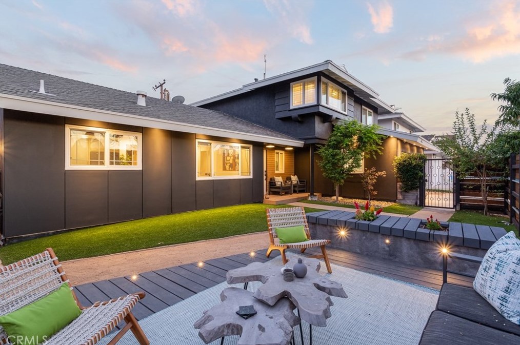 2824 San Juan Ln, Costa Mesa, CA 92626-5618
