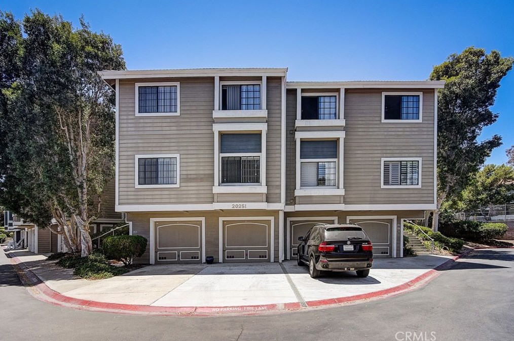 20251 Sealpoint Ln, Huntington Beach, CA 92646-8565