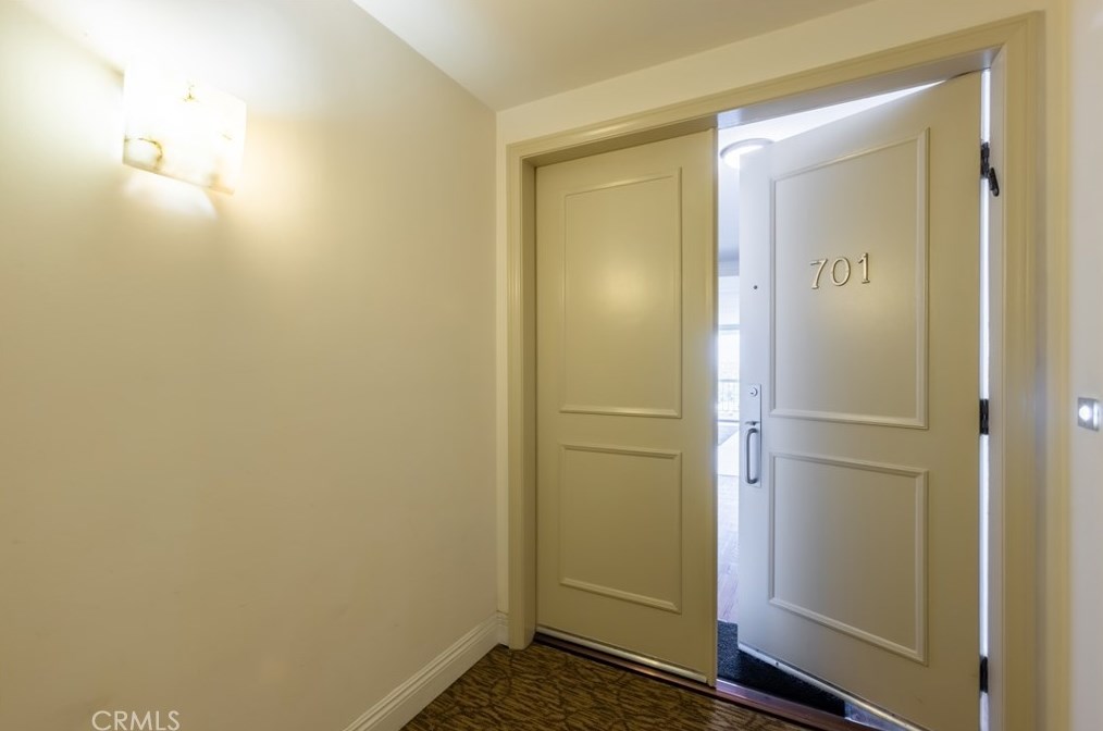 441 N Oakhurst Dr #701, Beverly Hills, CA 90210