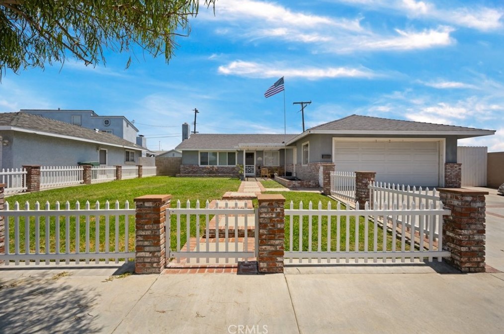 14652 Edgeview Ln, Huntington Beach, CA 92647-2211