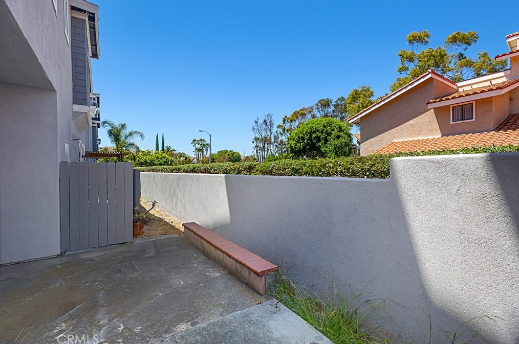 19152 Holly Ln, Huntington Beach CA  92648-2224 exterior