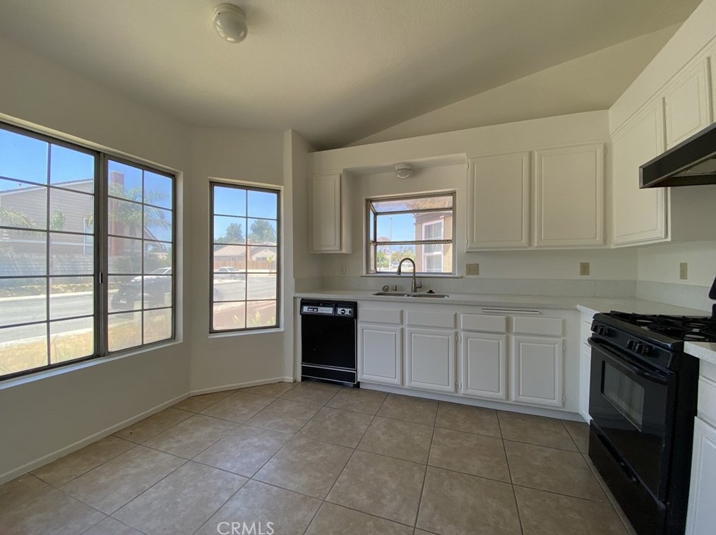 11517 Teak Ln, Fontana, CA 92337-0189
