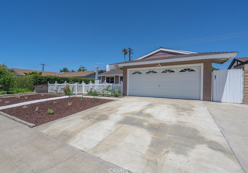 6281 Balmoral Dr, Huntington Beach, CA 92647-6555