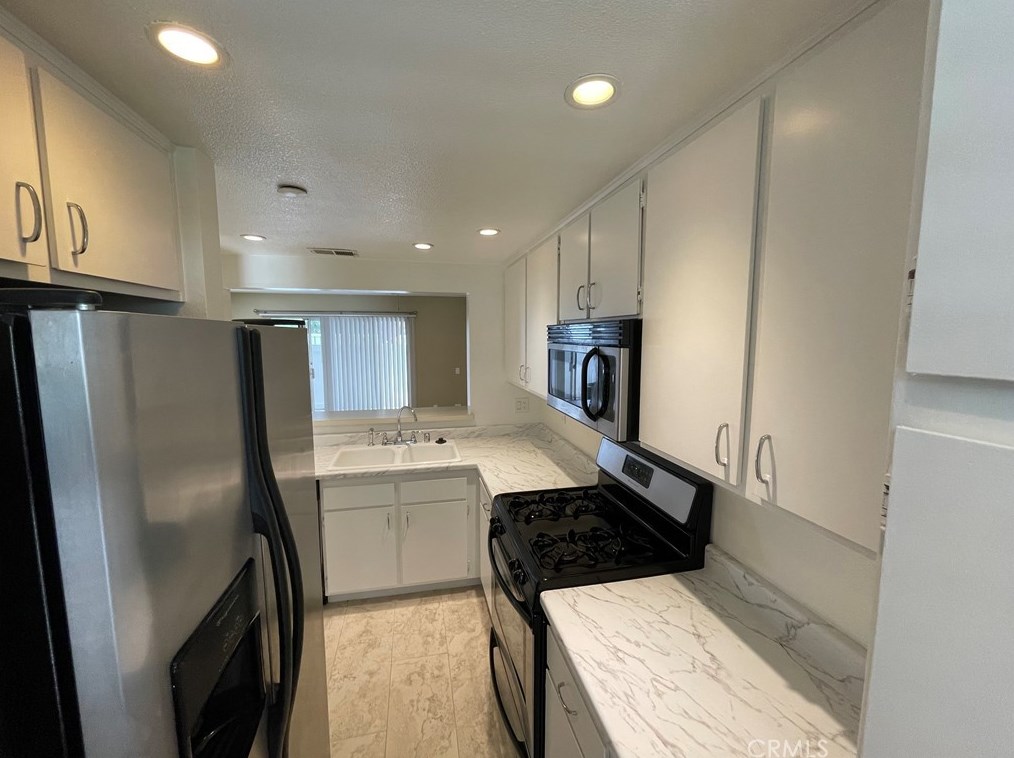 16 Birchwood Ln, Laguna Beach, CA 92656-2921