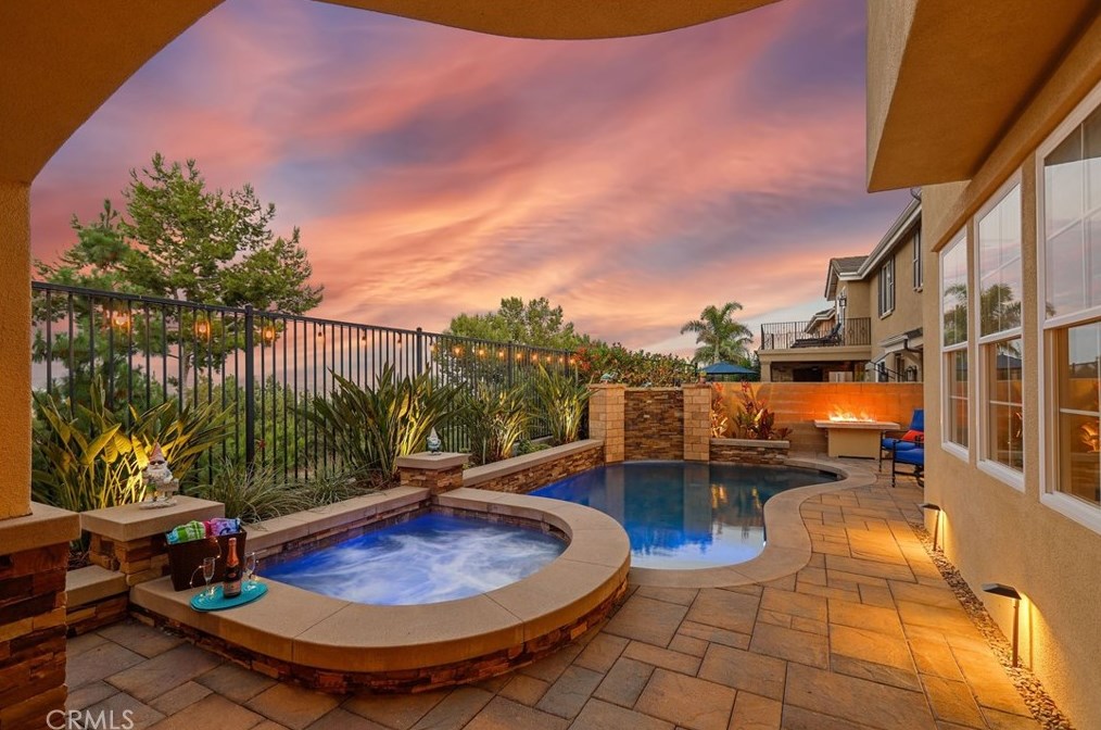 8 Groveside Dr, Laguna Beach, CA 92656-7072