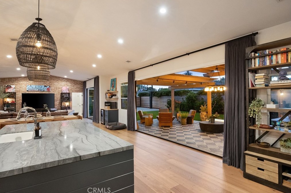 337 Costa Mesa St, Costa Mesa CA  92627-2307 exterior