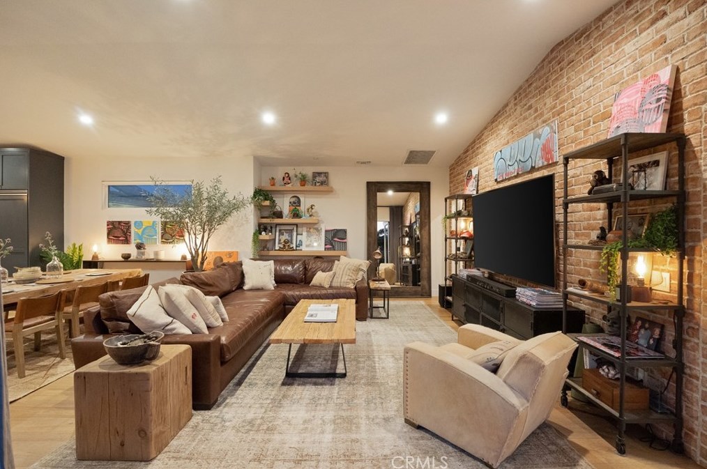 337 Costa Mesa St, Costa Mesa CA  92627-2307 exterior