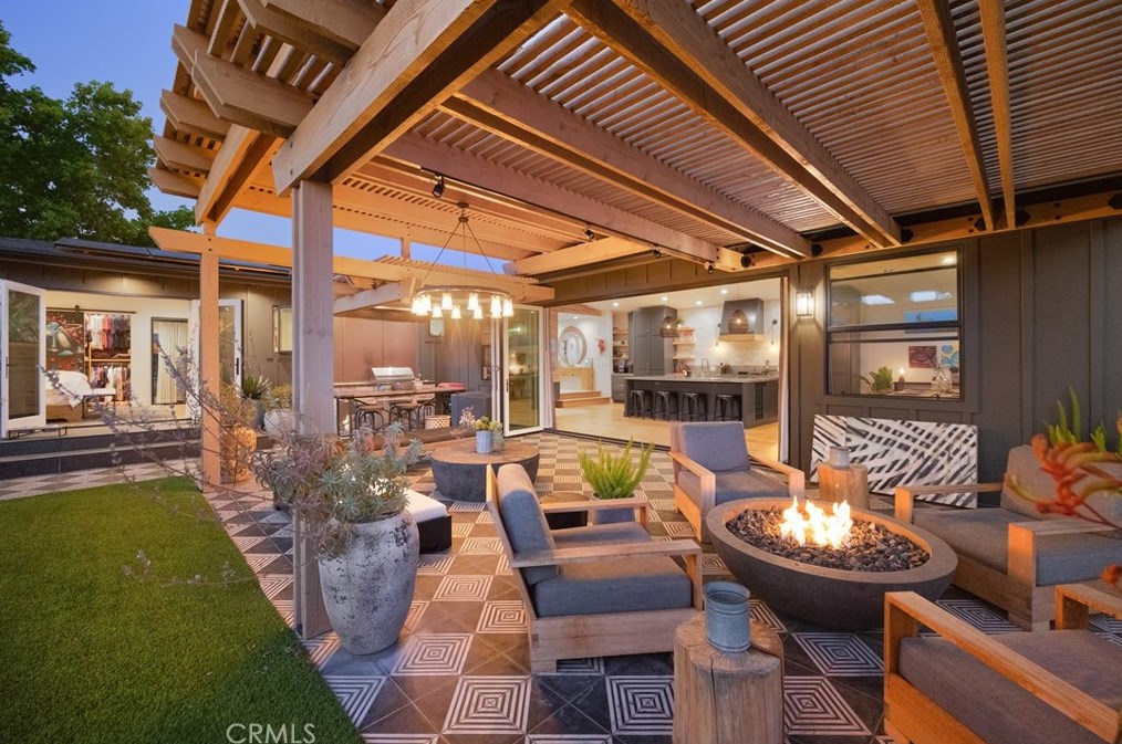 337 Costa Mesa St, Costa Mesa CA  92627-2307 exterior