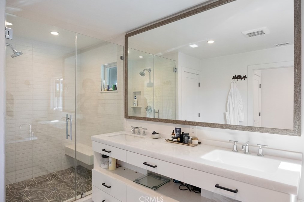 337 Costa Mesa St, Costa Mesa CA  92627-2307 exterior