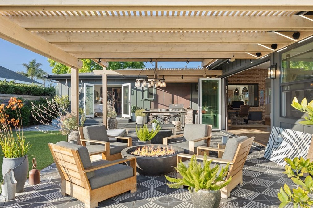 337 Costa Mesa St, Costa Mesa CA  92627-2307 exterior