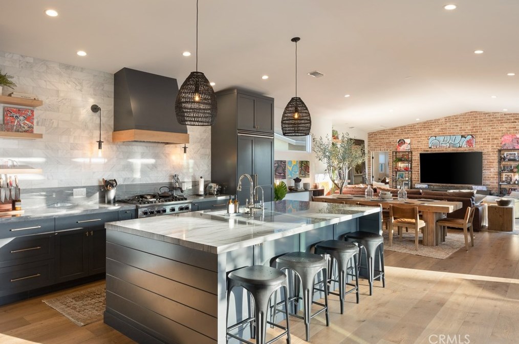 337 Costa Mesa St, Costa Mesa CA  92627-2307 exterior