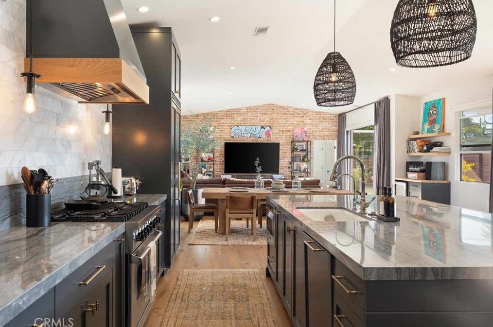 337 Costa Mesa St, Costa Mesa CA  92627-2307 exterior