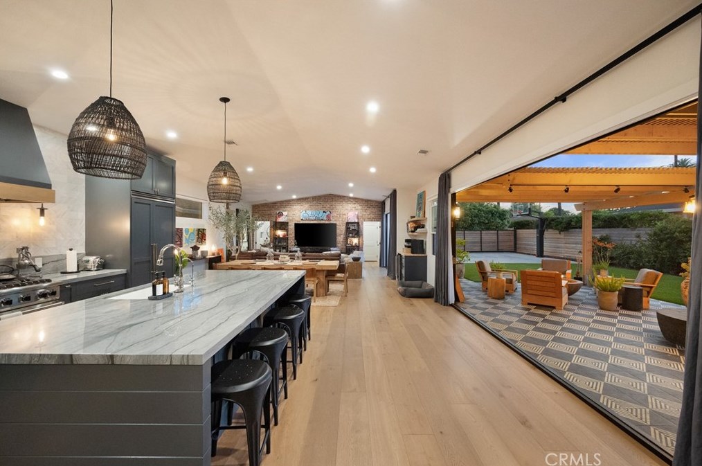 337 Costa Mesa St, Costa Mesa CA  92627-2307 exterior